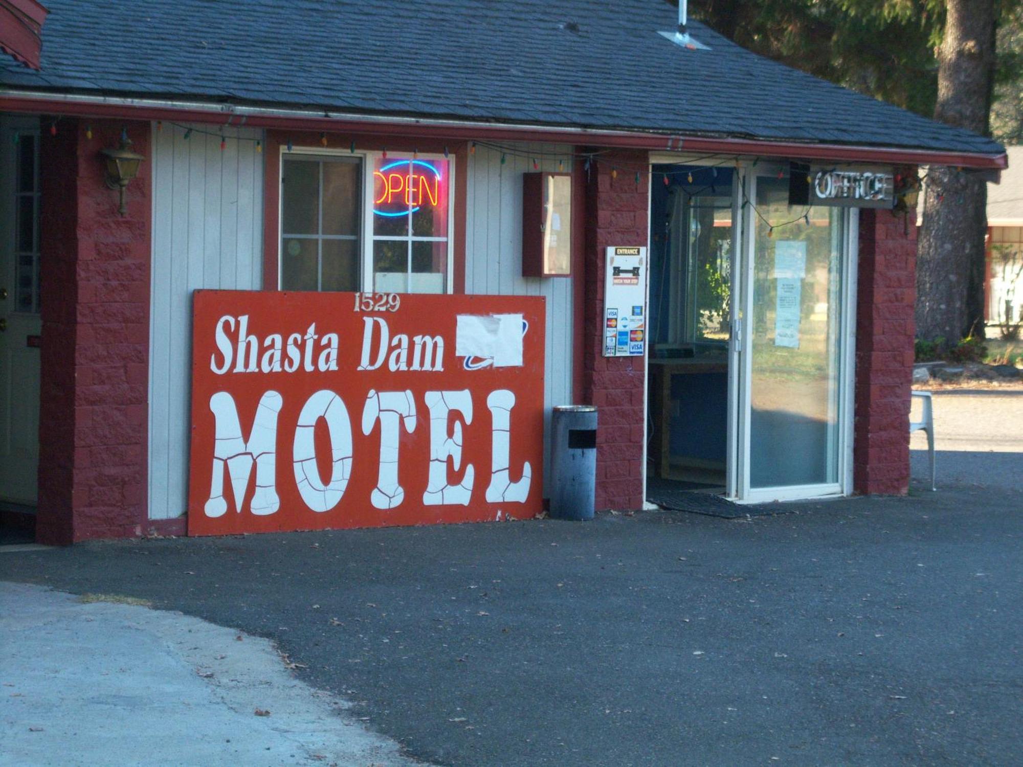 Shasta Dam Motel ชาสทา เลค ภายนอก รูปภาพ